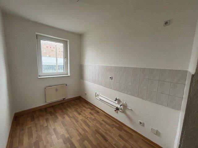 Etagenwohnung Zwickau Pölbitz - 4 Zimmer, 65 m&sup2;, 381&euro; | Angebot:25700613