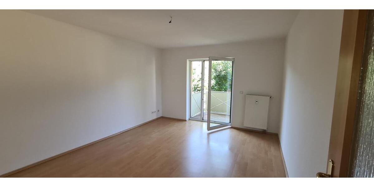 helle und kpl. sanierte Zweizimmerwohnung im ruhigen grünen Umfeld - Etagenwohnung Zwickau | Angebot:19788816