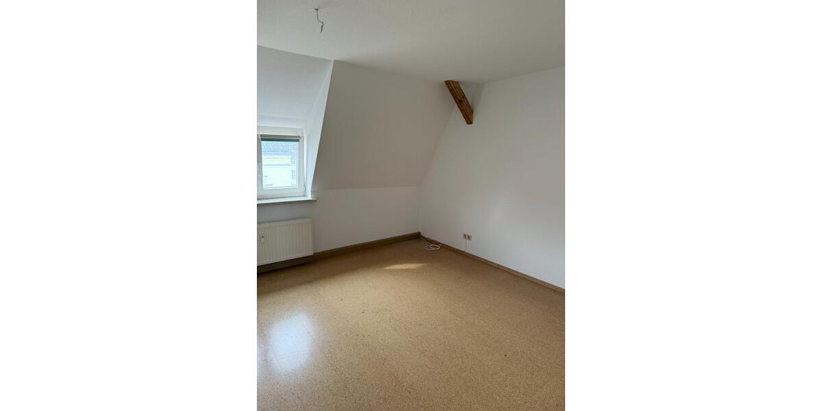 Dachgeschoßwohnung Limbach-Oberfrohna Oberfrohna - 4 Zimmer, 80 m&sup2;, 400&euro; | Angebot:25868353