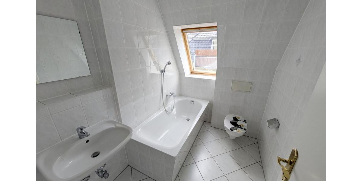 Dachgeschoßwohnung Zwickau Zwickau-West - 2 Zimmer, 48 m&sup2;, 360&euro; | Angebot:26681004