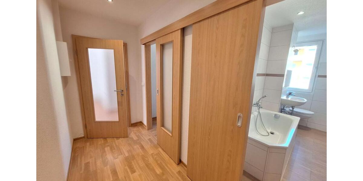 Etagenwohnung Reichenbach im Vogtland - 2 Zimmer, 50 m&sup2;, 256&euro; | Angebot:26676996