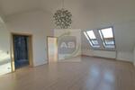 Dachgeschoßwohnung Zwickau - 3 Zimmer, 101 m&sup2;, 749&euro; | Angebot:26004595