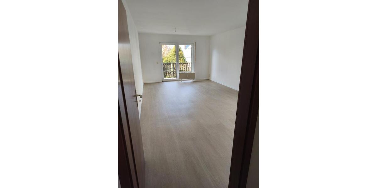 Etagenwohnung Glauchau - 2 Zimmer, 64 m&sup2;, 380&euro; | Angebot:24493210