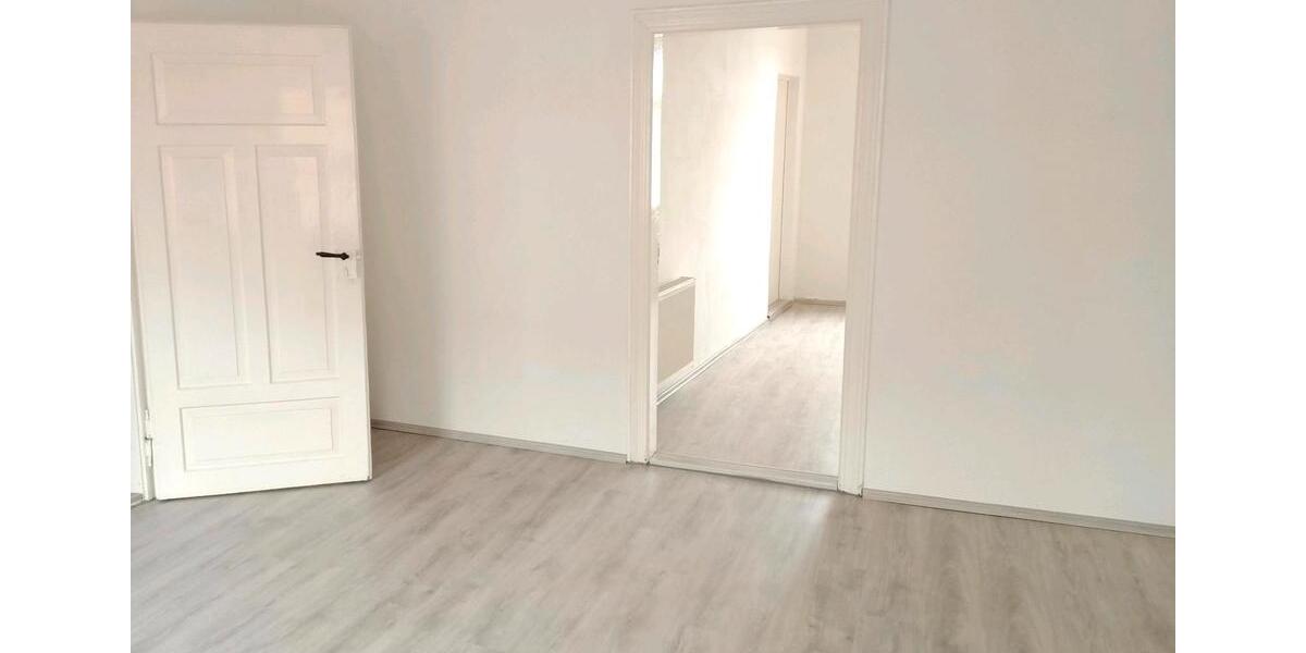 Etagenwohnung Zwickau Neuplanitz - 5 Zimmer, 100 m&sup2;, 650&euro; | Angebot:26293191