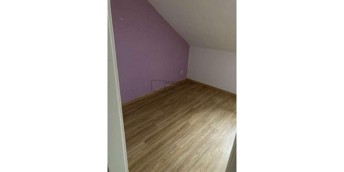 Dachgeschoßwohnung Gößnitz - 4 Zimmer, 83 m&sup2;, 509&euro; | Angebot:21370932