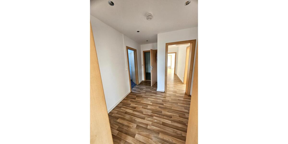 Dachgeschoßwohnung Gornsdorf - 4 Zimmer, 81 m&sup2;, 469&euro; | Angebot:23145726