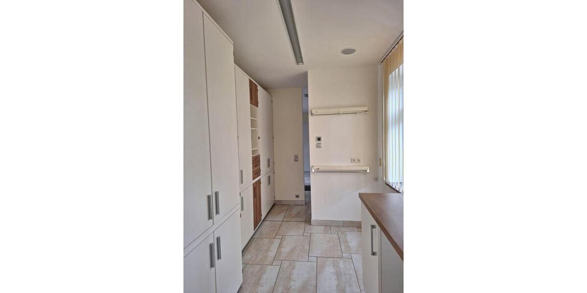 Dachgeschoßwohnung Zwickau - 2 Zimmer, 152 m&sup2;, 1.050&euro; | Angebot:26479906
