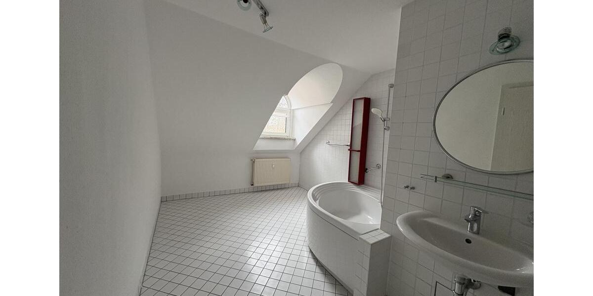 Dachgeschoßwohnung Meerane - 2 Zimmer, 52 m&sup2;, 382&euro; | Angebot:24350491