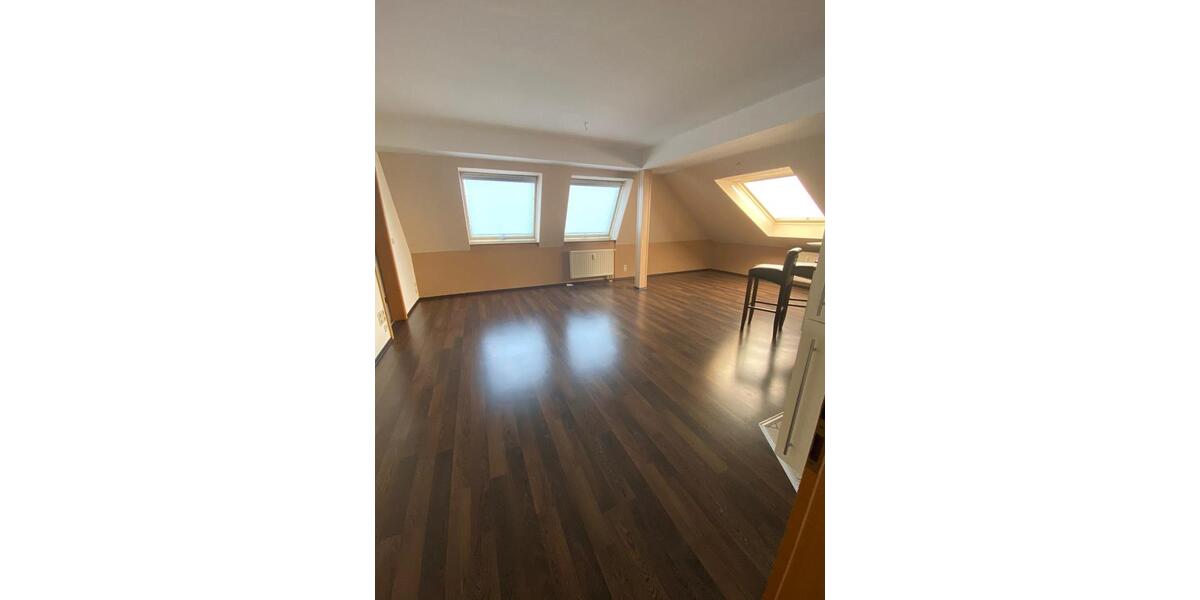 Dachgeschoßwohnung Reichenbach im Vogtland - 3 Zimmer, 68 m&sup2;, 430&euro; | Angebot:25330117