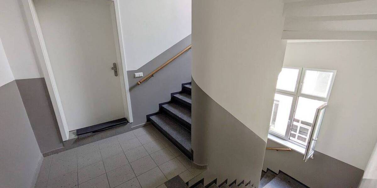 Etagenwohnung Zwickau Innenstadt - 2 Zimmer, 83 m&sup2;, 800&euro; | Angebot:25820188