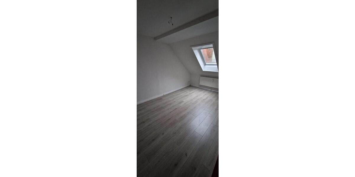 Dachgeschoßwohnung Zwickau - 3 Zimmer, 77 m&sup2;, 460&euro; | Angebot:26676969