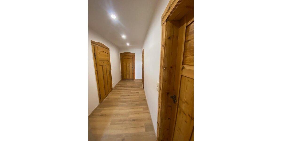 Dachgeschoßwohnung Ellefeld - 4 Zimmer, 95 m&sup2;, 665&euro; | Angebot:26682530