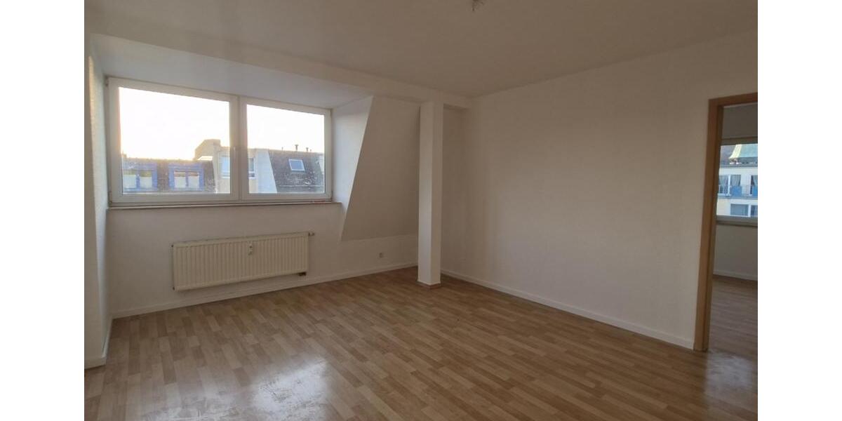 Dachgeschoßwohnung Zwickau - 2 Zimmer, 65 m&sup2;, 300&euro; | Angebot:25921314