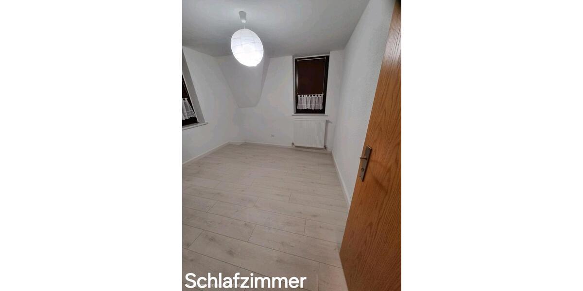 Dachgeschoßwohnung Niederwürschnitz - 7 Zimmer, 104 m&sup2;, 914&euro; | Angebot:25998003