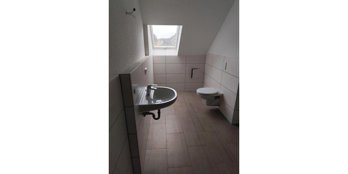 Dachgeschoßwohnung Glauchau - 3 Zimmer, 59 m&sup2;, 350&euro; | Angebot:25100562