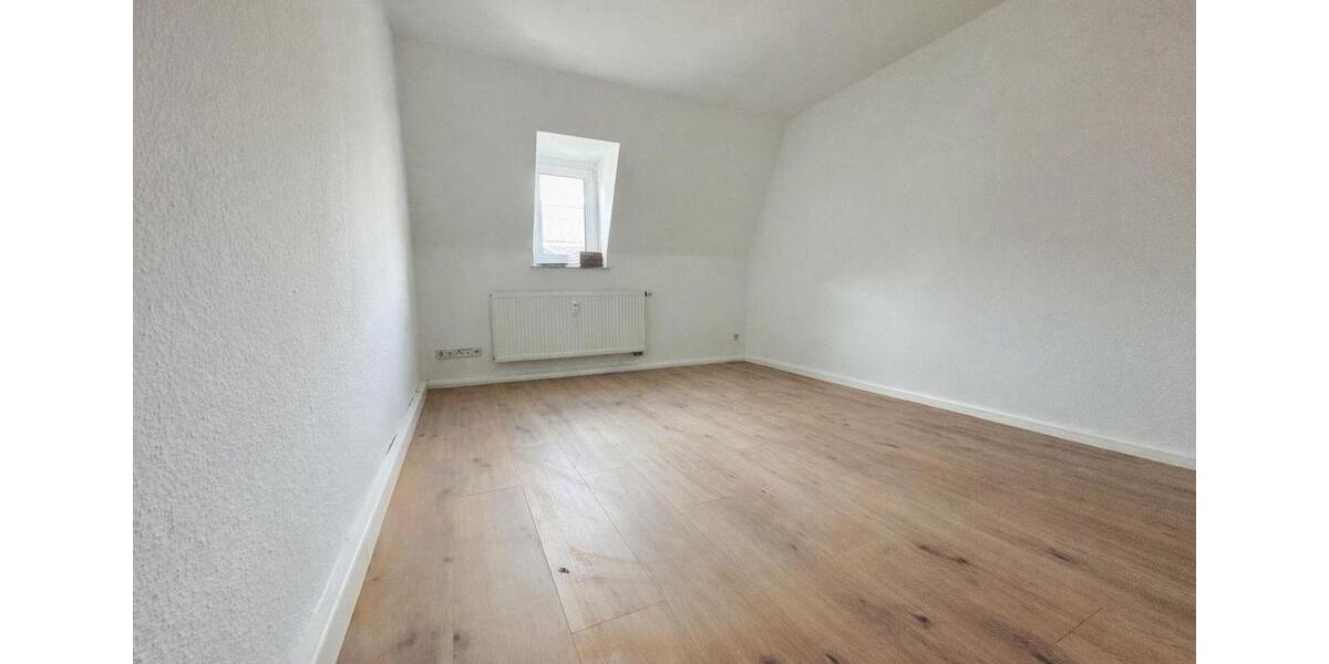 Dachgeschoßwohnung Meerane - 3 Zimmer, 71 m&sup2;, 575&euro; | Angebot:25306550