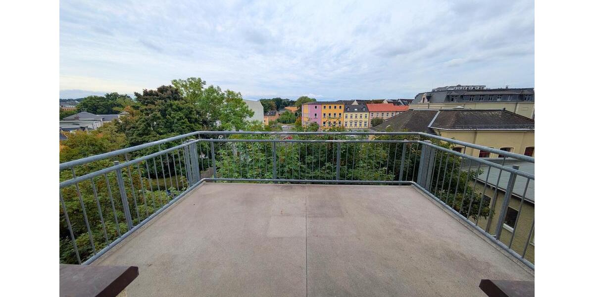 Etagenwohnung Zwickau - 8 Zimmer, 222 m&sup2;, 1.350&euro; | Angebot:25945632