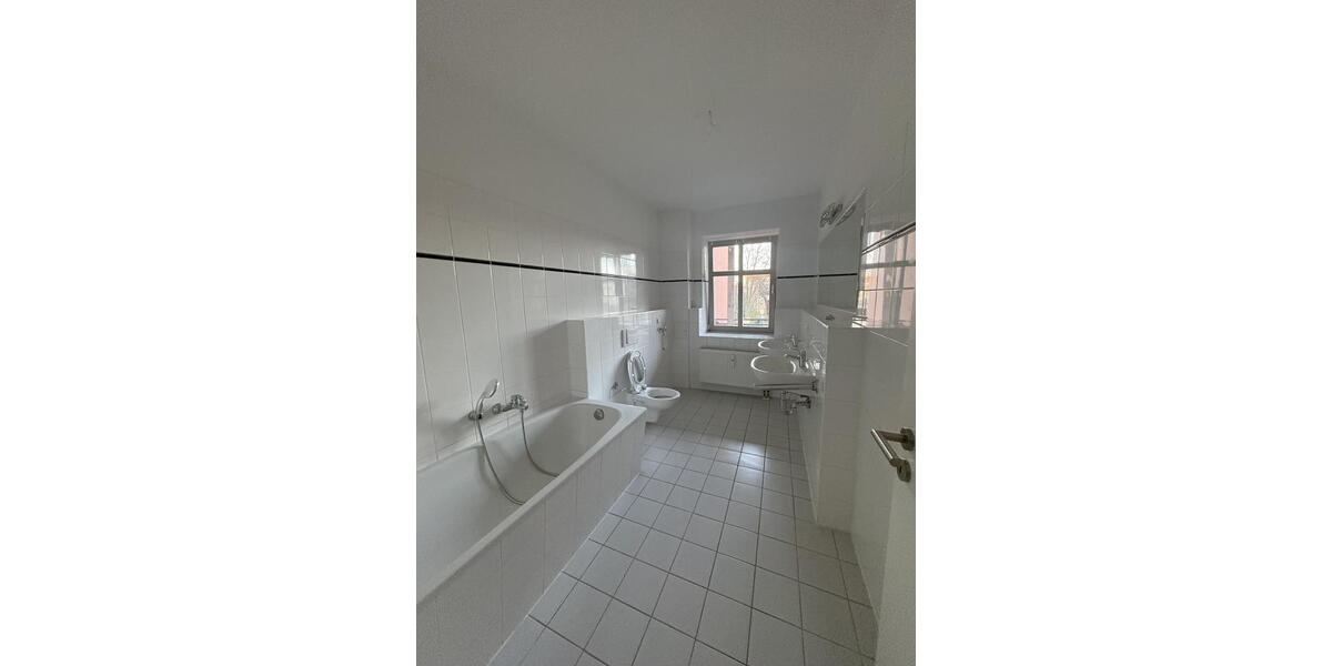 Erdgeschoßwohnung Zwickau - 4 Zimmer, 96 m&sup2;, 671&euro; | Angebot:24570448