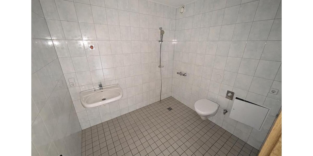 Etagenwohnung Limbach-Oberfrohna Oberfrohna - 3 Zimmer, 82 m&sup2;, 450&euro; | Angebot:26008244