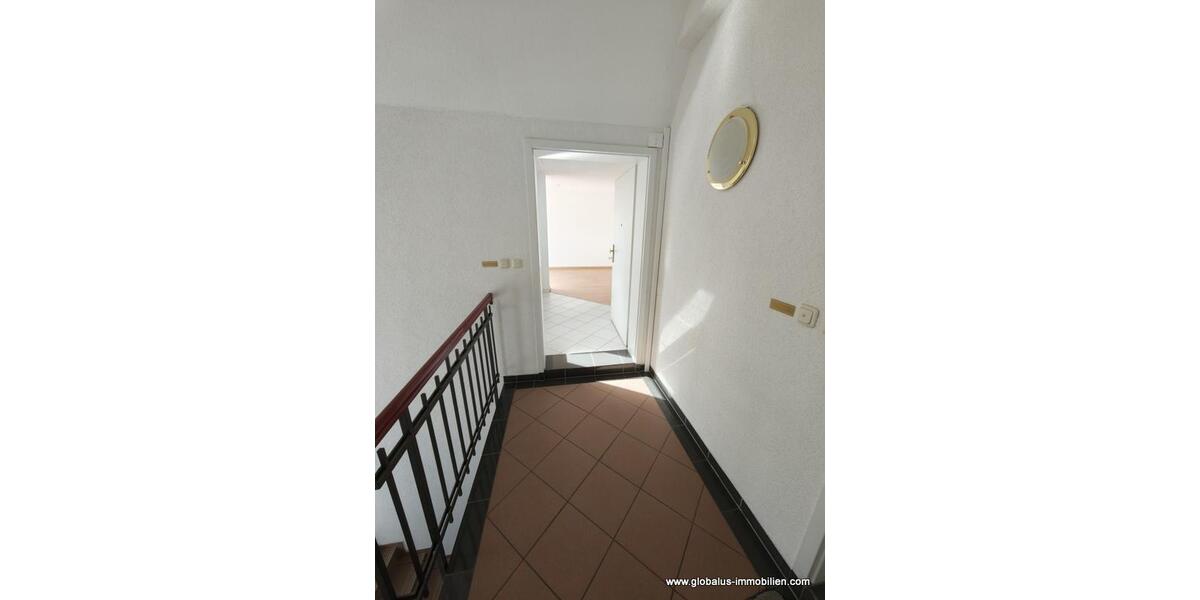 Dachgeschoßwohnung Zwickau - 2 Zimmer, 39 m&sup2;, 275&euro; | Angebot:25871106