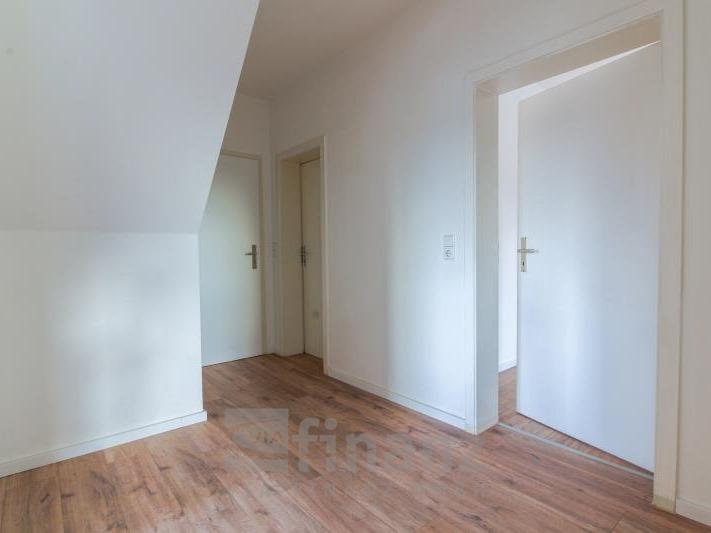Dachgeschoßwohnung Hohenstein-Ernstthal Ernstthal - 4 Zimmer, 71 m&sup2;, 393&euro; | Angebot:23115353